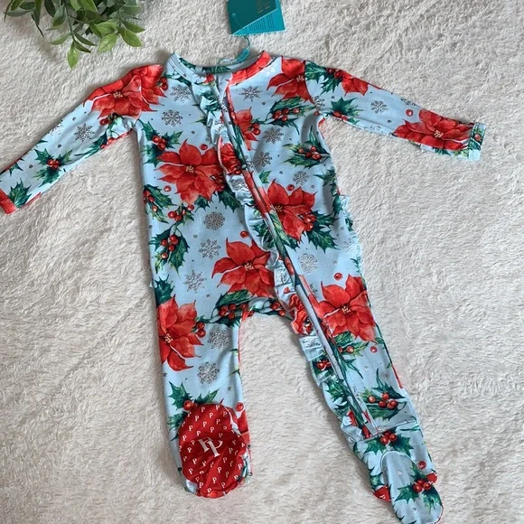 NWT Posh Peanut Winter Lily Ruffled Footie 0-3M Poinsettias - Picture 1 of 9